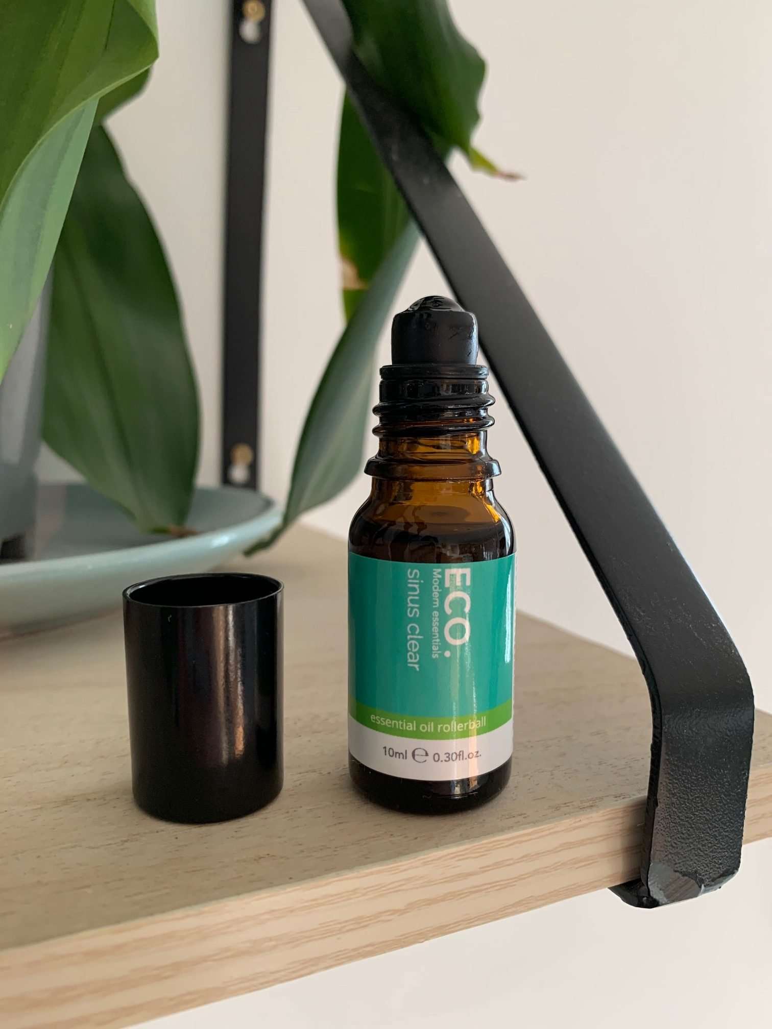 ECO. Modern Essentials Sinus Clear Rollerball image 2