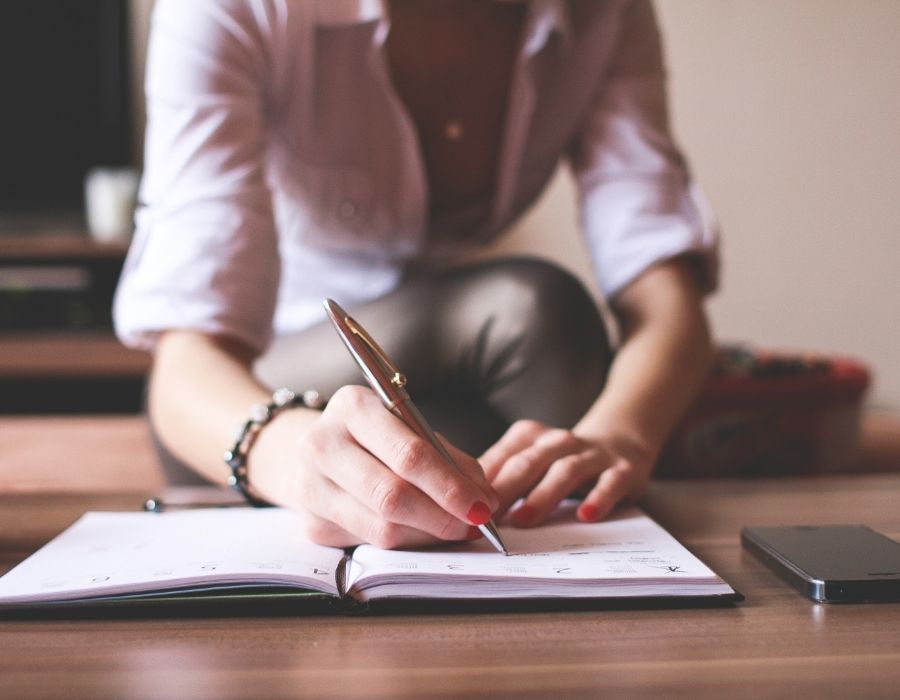 close-up-writing-in-journal-letter-to-self
