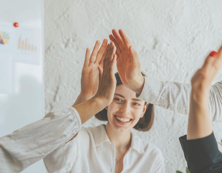 group-of-woman-high-fiving-do-your-best-blog-post