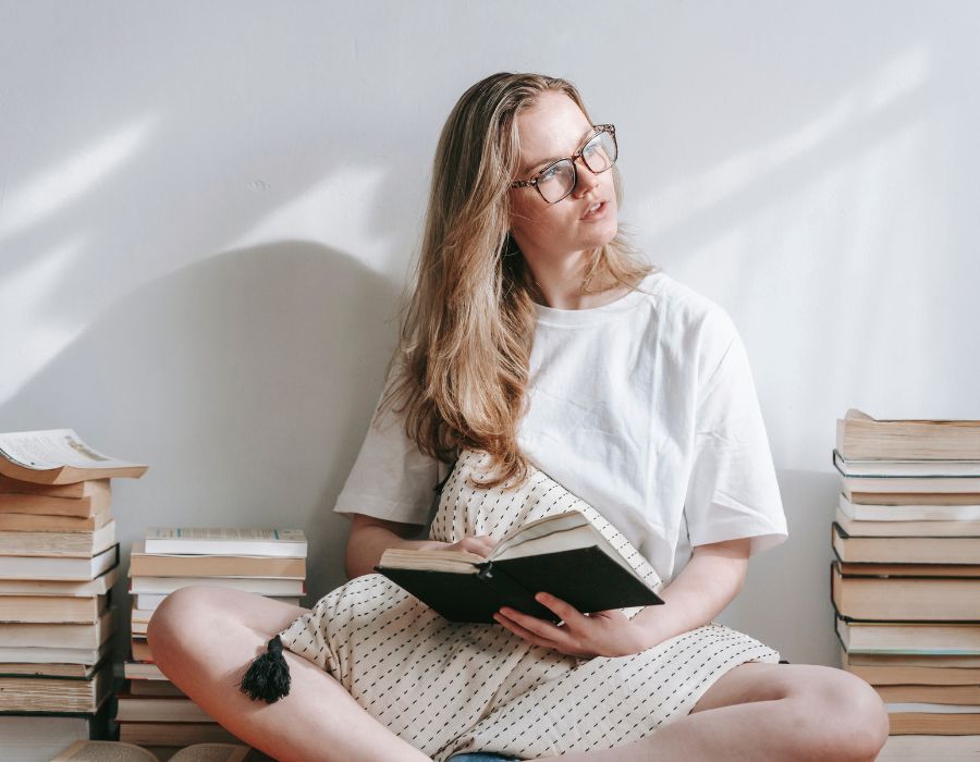 living-with-intention-blog-woman-sitting-on-floor-reading-with-intention