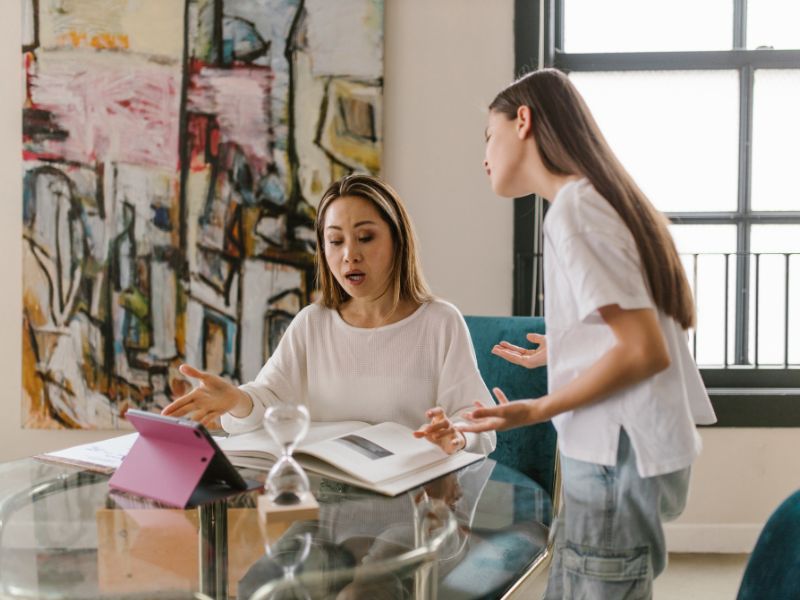 woman-distracted-by-work-child-wanting-attention-truth-bomb-about-dreams-blog-post