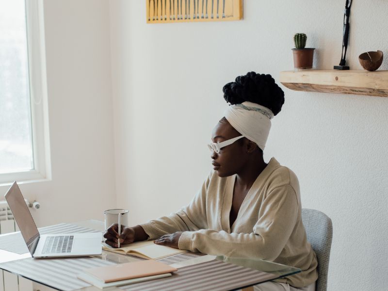 sitting-at-desk-future-self-journaling