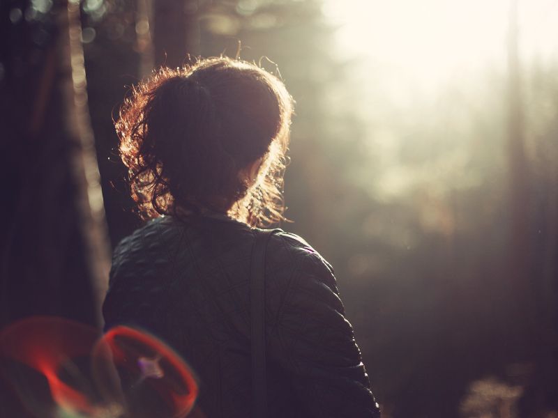 woman-in-forest-from-behind-alone-time-blog-post
