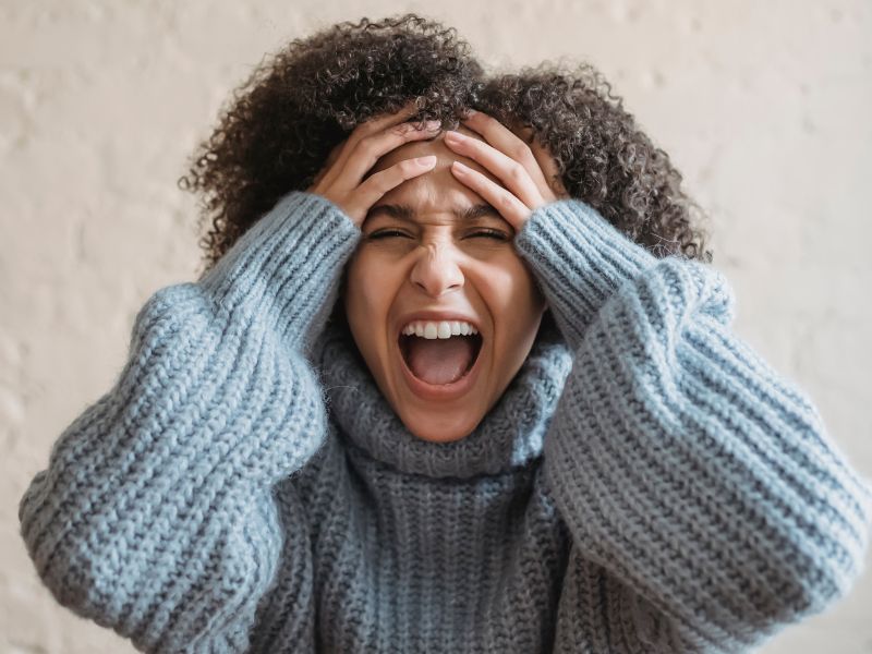 woman-hands-to-head-screaming-overwhelm-blog